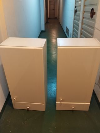 Dos armarios lacados ,blancos