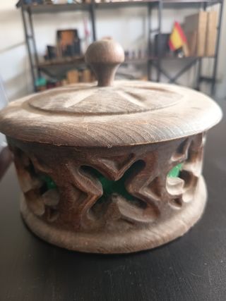 Caja madera tallada vintage