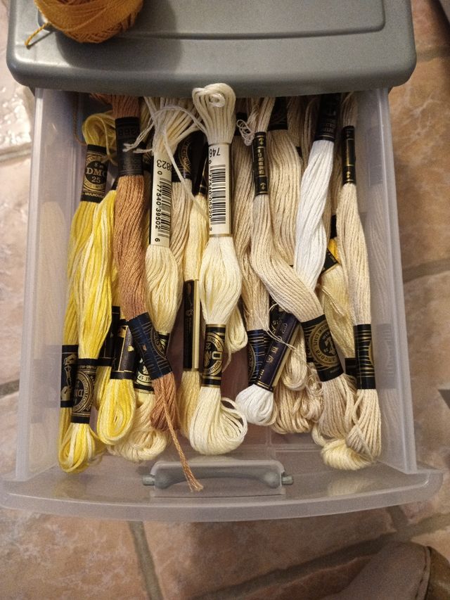 Filati DMC ricamo: colori tenui