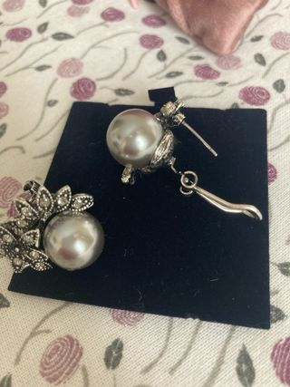 Pendientes perla color gris plata