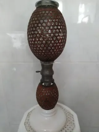 ANTIGUO GASOGENO CON MALLA DE RATAN