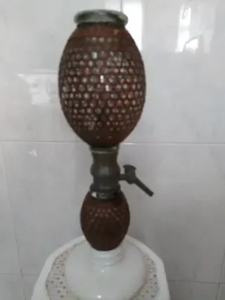 ANTIGUO GASOGENO CON MALLA DE RATAN