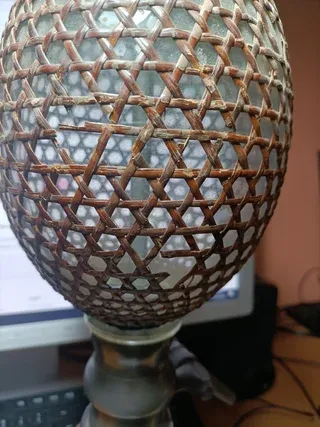 ANTIGUO GASOGENO CON MALLA DE RATAN