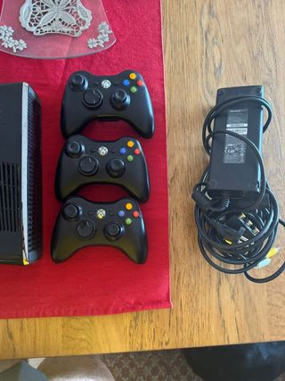 Xbox 360 negra - 3 mandos