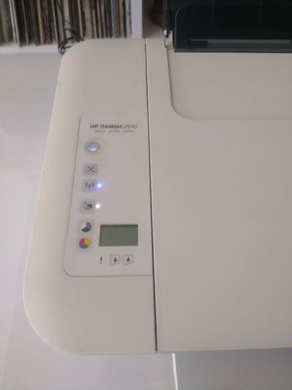 Impresora HP Deskjet 2542 blanca