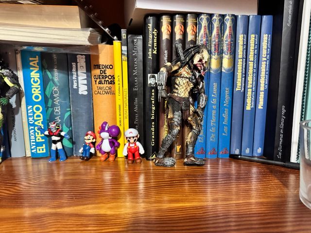 Figuras Predador y Mario