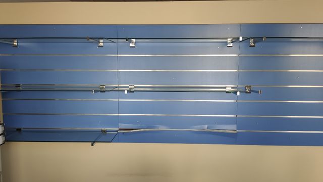 Estantería con cristal y 2 muebles