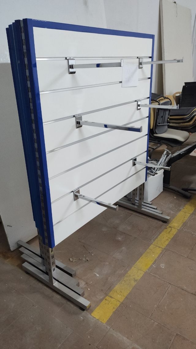 Estantería con cristal y 2 muebles