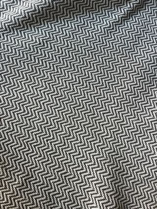 Manta grande de hilo blanco y negro