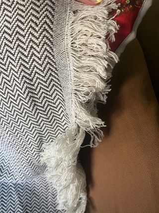 Manta grande de hilo blanco y negro