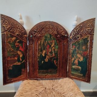 Tríptico religioso antiguo