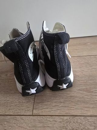 Converse Chuck Taylor negras