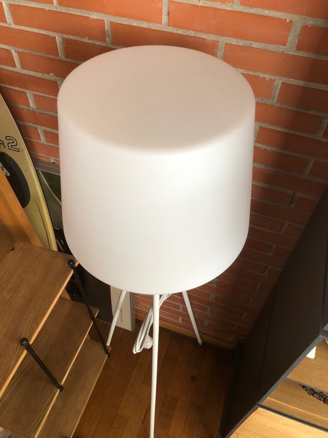 Lámpara pie trípode blanca