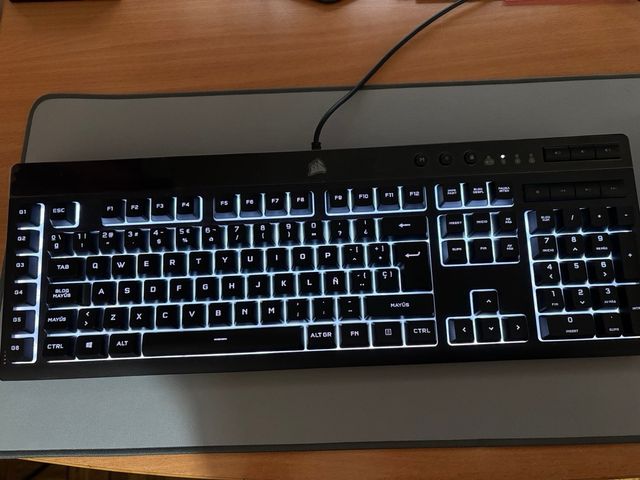 Teclado Corsair K55 RGB PRO - Negro