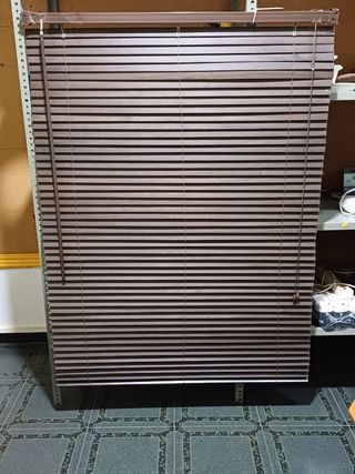 Persiane in legno marrone