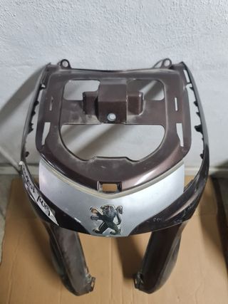 Frontal Peugeot Tweet