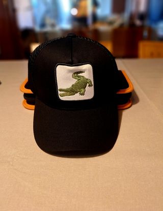 Gorra negra cocodrilo
