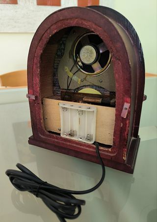 Radio antigua de madera