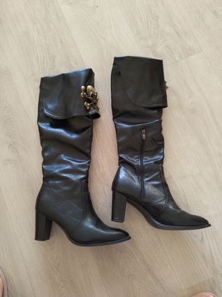 Botas altas mujer calavera