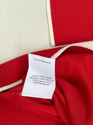 Chaqueta de punto roja y blanca de PG