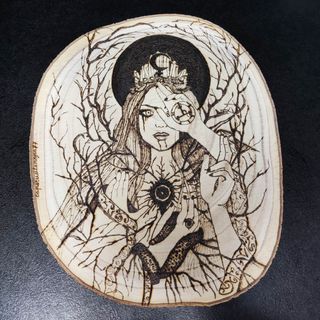 Pirograbado Lilith en madera