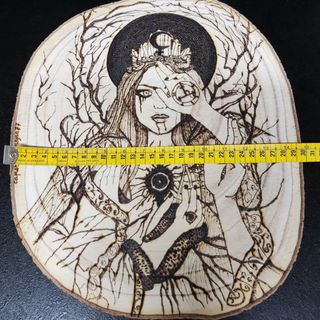 Pirograbado Lilith en madera