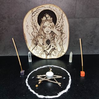 Pirograbado Lilith en madera