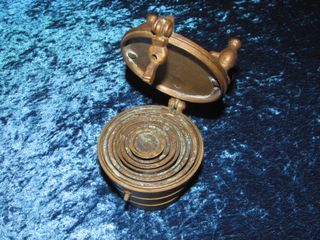 Antiguo ponderal vasos bronce 9 piezas XVIII-XIX