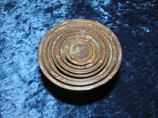 Antiguo ponderal vasos bronce 9 piezas XVIII-XIX