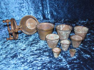 Antiguo ponderal vasos bronce 9 piezas XVIII-XIX