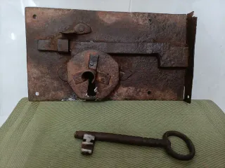 Cerradura Antigua de Hierro con llave, funciona
