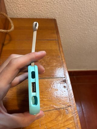 Batería, cargador, adaptador y cables