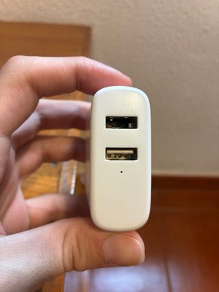 Batería, cargador, adaptador y cables