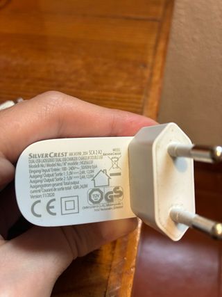 Batería, cargador, adaptador y cables