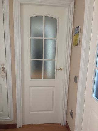 Puerta interior blanca lacada