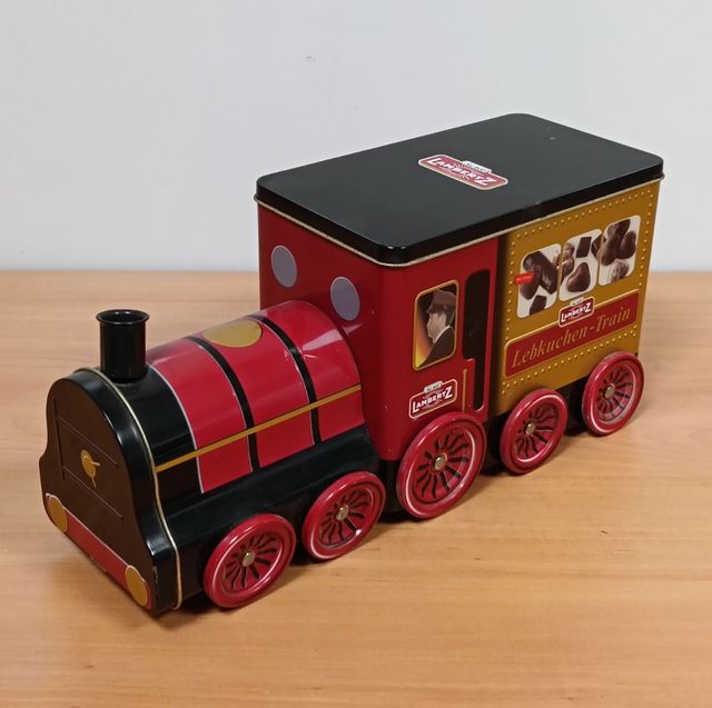 Caja tren de hojalata