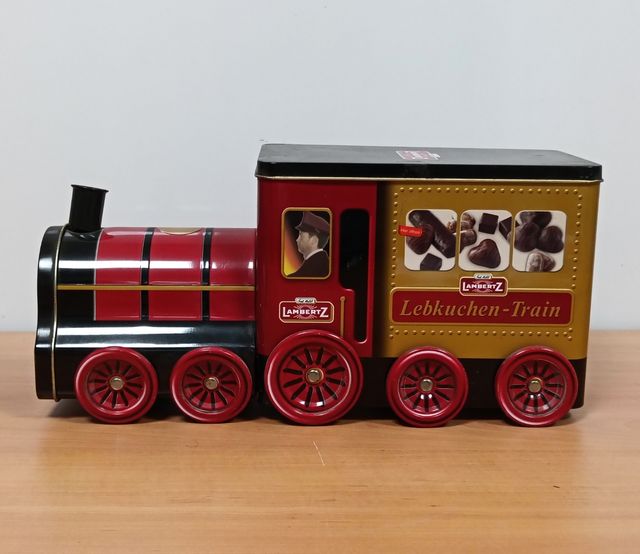 Caja tren de hojalata