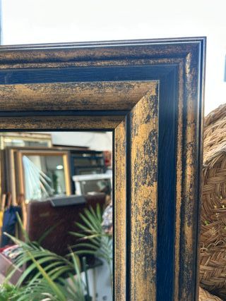 Precioso espejo de madera en azules y dorados