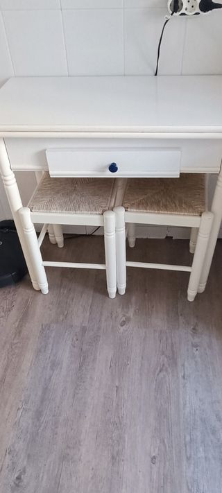 Mesa blanca cocina + 2 taburetes