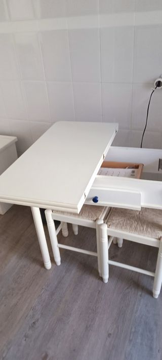 Mesa blanca cocina + 2 taburetes