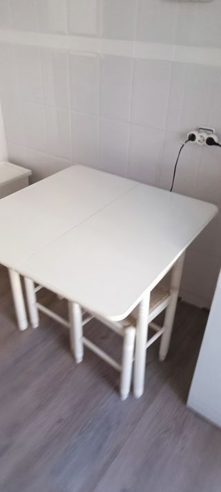 Mesa blanca cocina + 2 taburetes