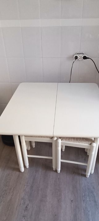 Mesa blanca cocina + 2 taburetes