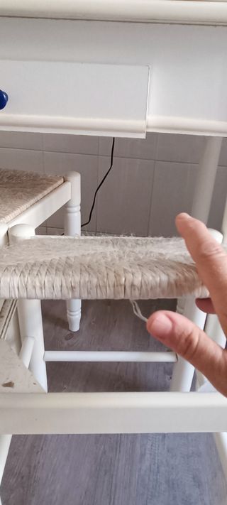 Mesa blanca cocina + 2 taburetes