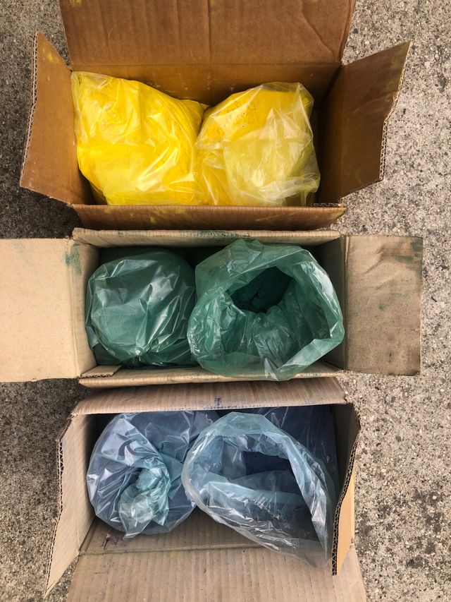 Pigmenti colorati: giallo, verde, blu e altri