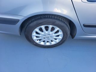 Peugeot 607 (2002)