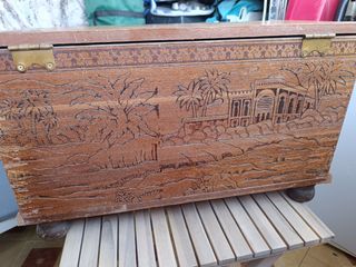 Baúl antiguo de madera