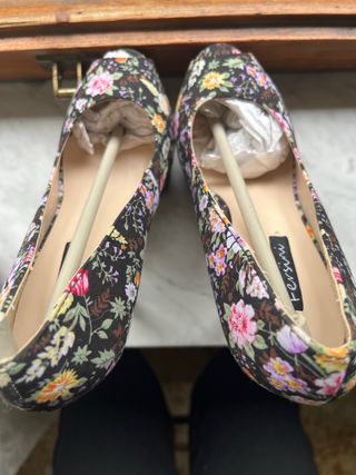 Tacchi floreali neri