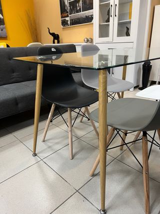 Mesa cristal 4 sillas diseño nórdico