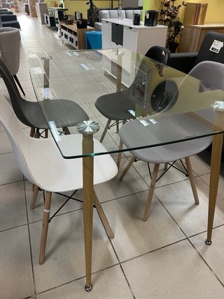 Mesa cristal 4 sillas diseño nórdico