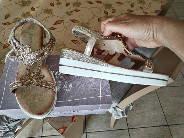 Sandali Jomia beige e oro